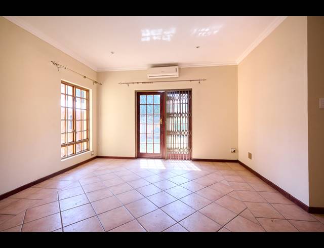 4 BEDROOM HOUSE FOR SALE IN KYALAMI HILLS